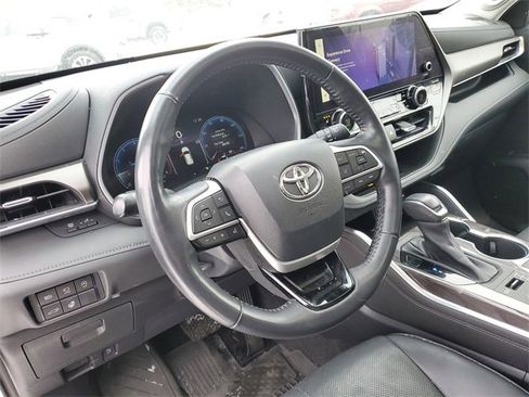 Used 2023 Toyota Highlander Limited image 23
