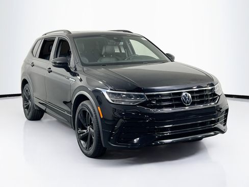 Used 2023 Volkswagen Tiguan SE R-Line AWD/4WD image 3