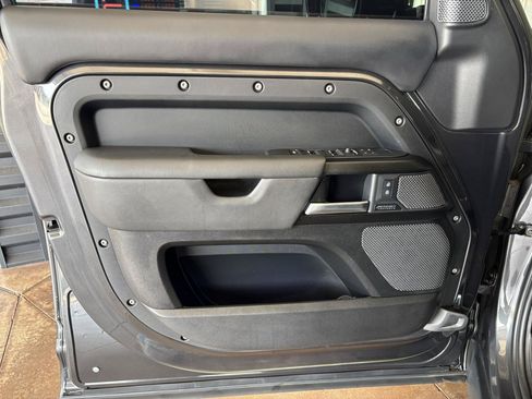 Used 2023 Land Rover Defender 110 V8 AWD/4WD image 21