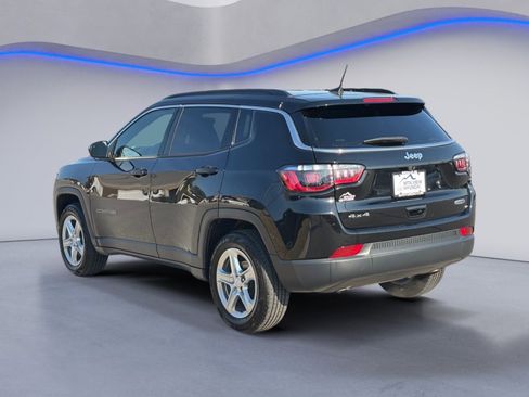 Used 2024 Jeep Compass Latitude w/ Altitude Special Edition AWD/4WD image 3