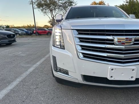 Used 2020 Cadillac Escalade ESV Platinum image 4