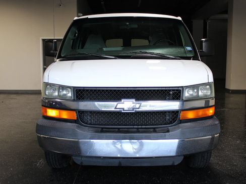 Used 2005 Chevrolet Express 3500 Extended Passenger w/ LS Preferred Equipment Group RWD image 8