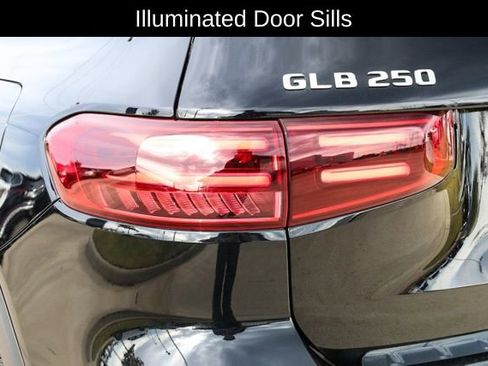 Used 2024 Mercedes-Benz GLB 250 image 11