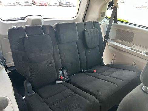 Used 2016 Dodge Grand Caravan FWD image 13