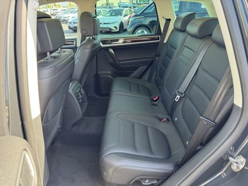 Used 2015 Volkswagen Touareg VR6 AWD/4WD image 35