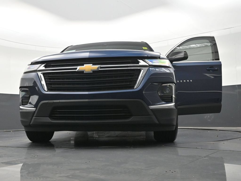 Used 2023 Chevrolet Traverse LS FWD image 32