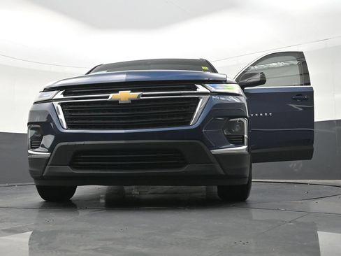 Used 2023 Chevrolet Traverse LS FWD image 32
