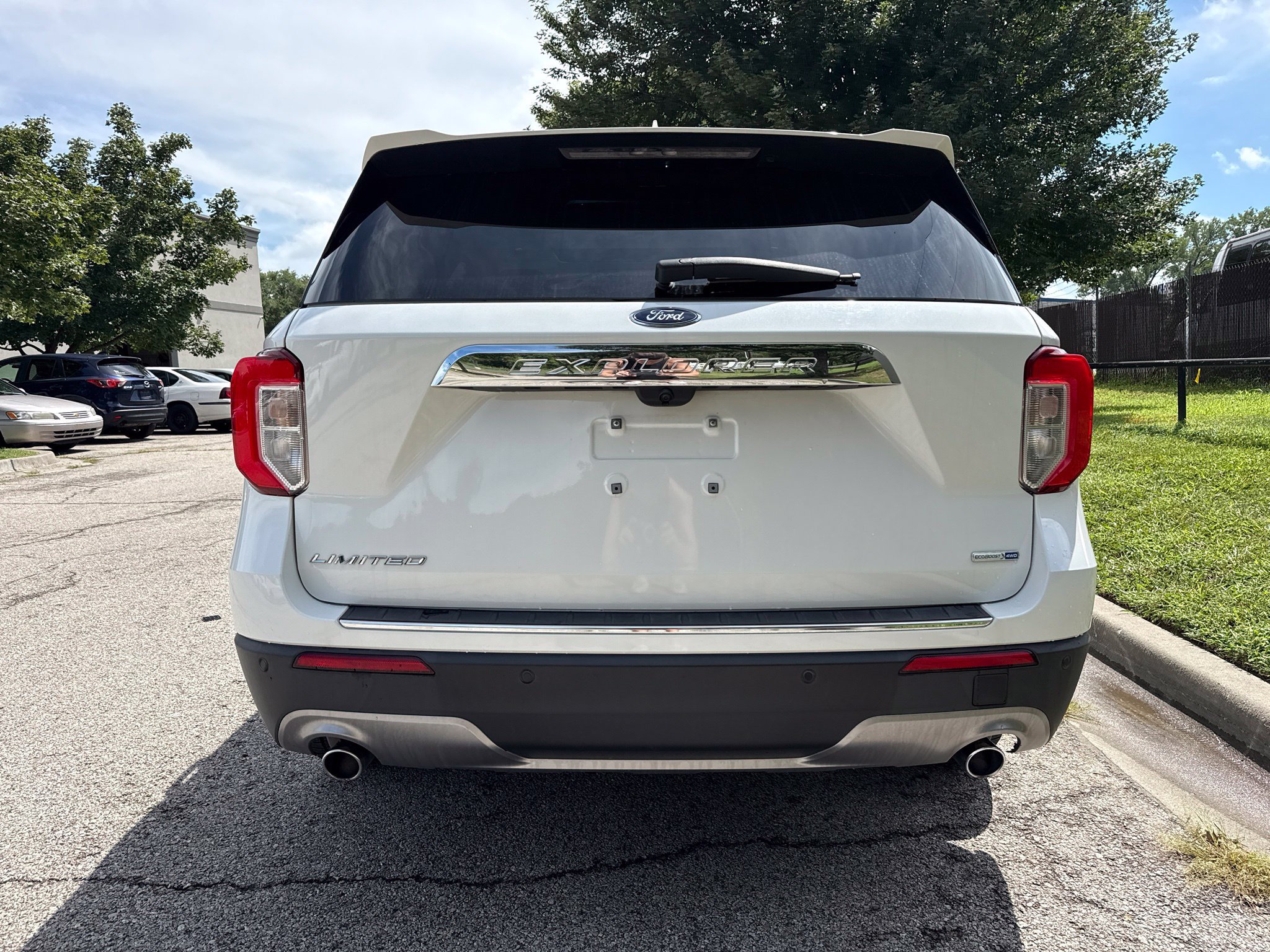 Used 2020 Ford Explorer Limited AWD/4WD image 6