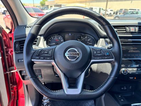 Used 2021 Nissan Rogue Sport SL w/ Premium Package FWD image 17