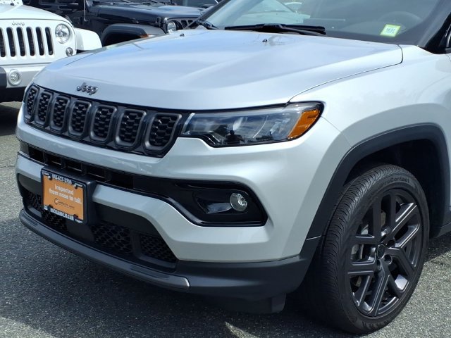Used 2025 Jeep Compass Limited w/ Sun & Sound Group AWD/4WD image 8