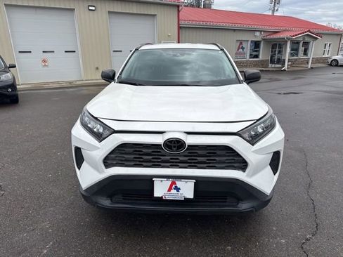 Used 2021 Toyota RAV4 LE image 8