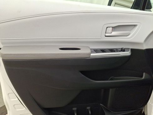 Used 2026 Toyota Sienna LE FWD image 13