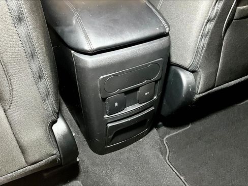 Used 2023 Ford Explorer XLT AWD/4WD image 11