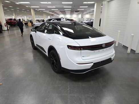 New 2026 Toyota Crown XLE image 4