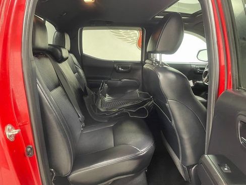 Used 2020 Toyota Tacoma TRD Sport w/ TRD Premium Sport Package AWD/4WD image 30