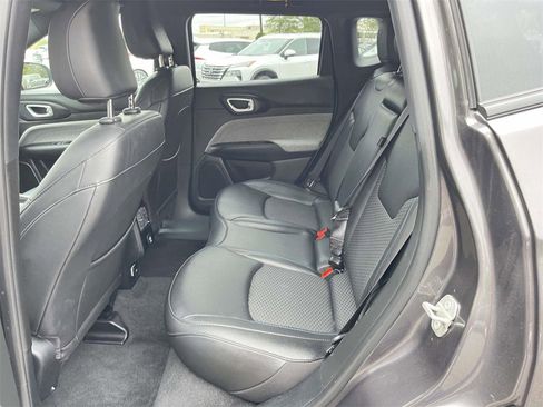 Used 2024 Jeep Compass Latitude image 24