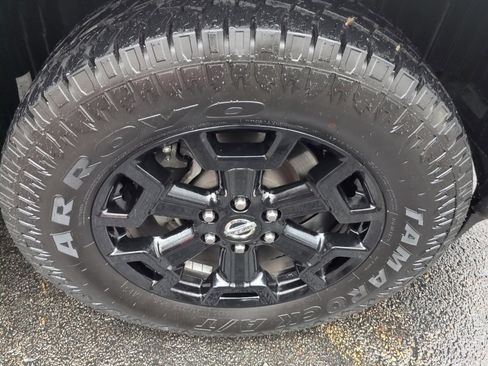 Used 2018 Nissan Titan SV w/ SV Convenience Package image 14