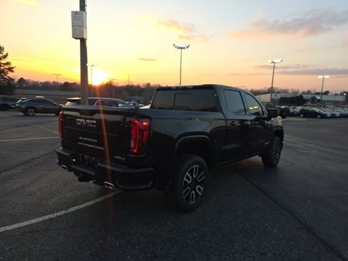 Used 2024 GMC Sierra 1500 AT4 w/ Technology Package image 3