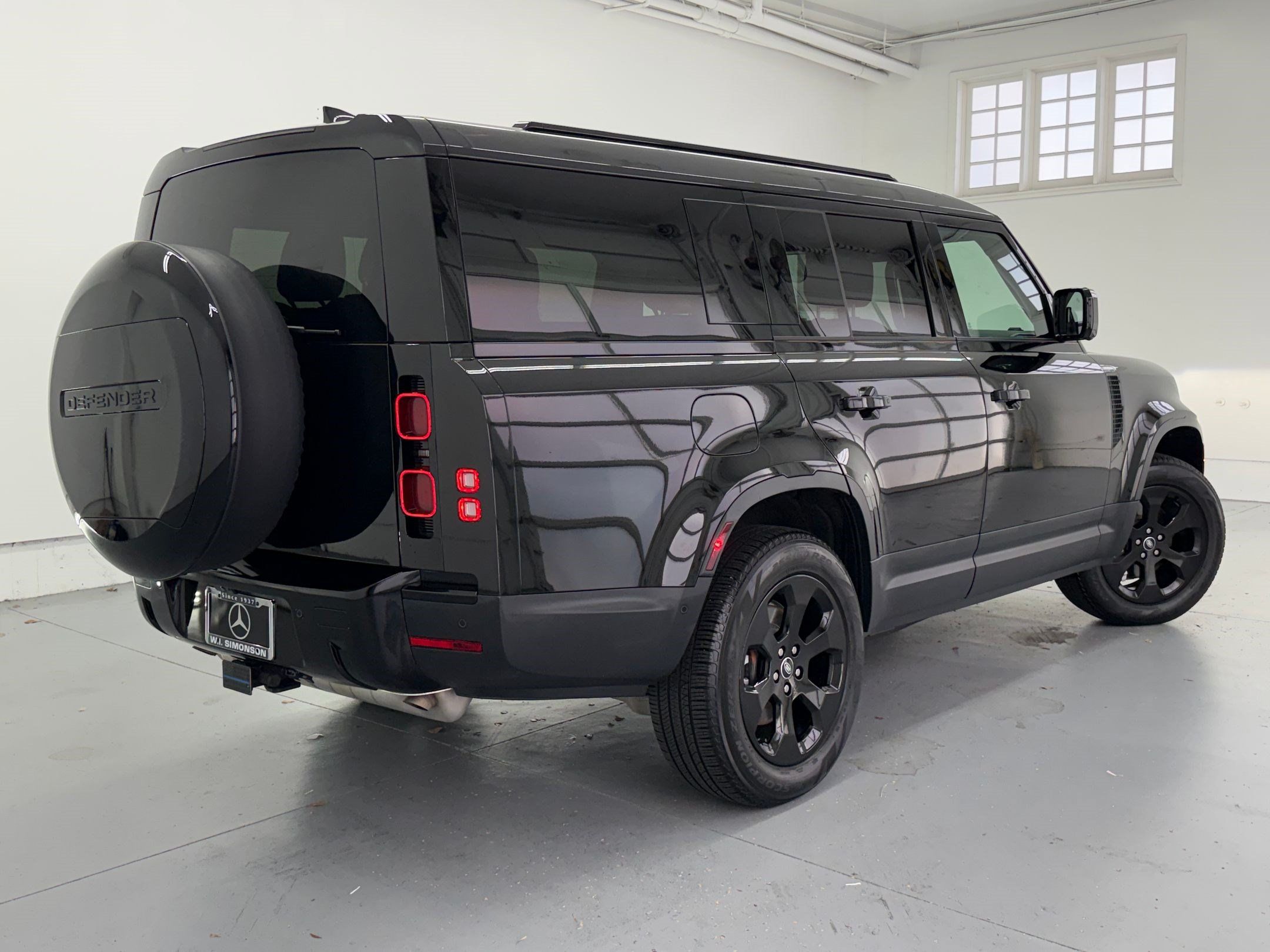Used 2025 Land Rover Defender 130 S AWD/4WD image 8
