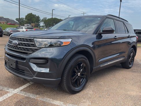 Used 2023 Ford Explorer XLT RWD image 8