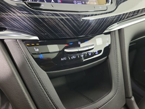 Certified 2025 Cadillac XT6 Premium Luxury w/ Technology Package FWD image 29