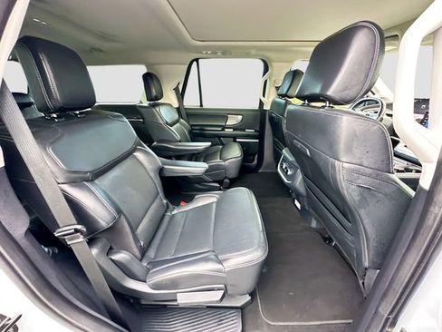 Used 2025 Ford Expedition Platinum image 30