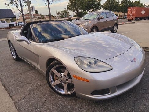 Used 2005 Chevrolet Corvette Coupe w/ Preferred Equipment Group RWD image 2
