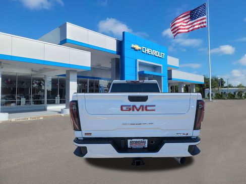 Used 2024 GMC Sierra 2500 AT4 w/ AT4 Premium Plus Package AWD/4WD image 4