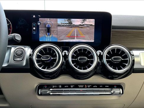 New 2026 Mercedes-Benz GLB 250 4MATIC image 18