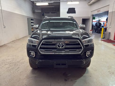 Used 2016 Toyota Tacoma Limited w/ Towing Package image 2