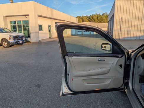 Used 2008 Cadillac DTS image 10