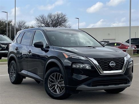 Used 2023 Nissan Rogue S image 2