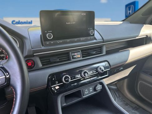 Used 2025 Honda Pilot Sport image 22