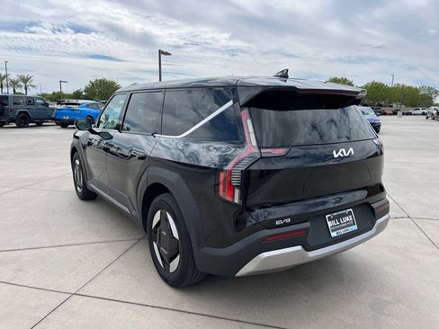 Used 2024 Kia EV9 Light Long Range RWD image 9