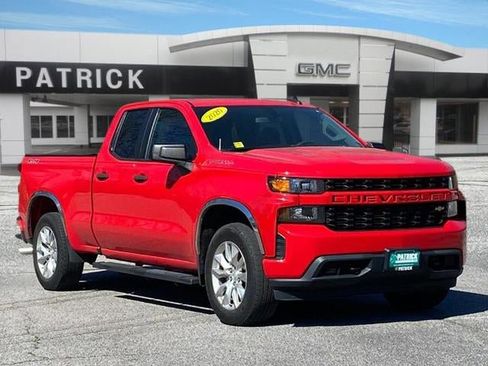 Used 2020 Chevrolet Silverado 1500 Custom w/ Custom Value Package image 1