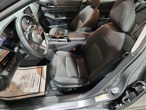 Used 2024 Nissan Altima 2.5 SV FWD image 15
