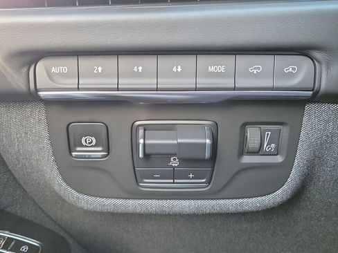 Certified 2025 Cadillac Escalade Premium Luxury Platinum image 17