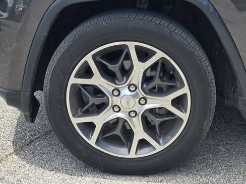 Used 2019 Jeep Grand Cherokee Limited RWD image 8