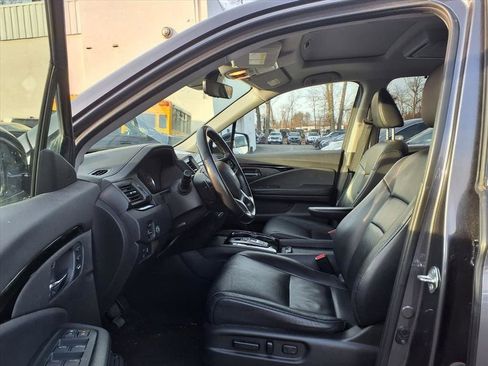 Used 2020 Honda Pilot Touring image 9