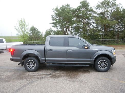 Used 2018 Ford F150 Lariat w/ Equipment Group 502A Luxury AWD/4WD image 4
