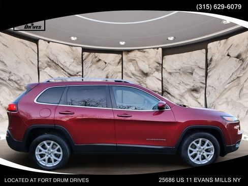 Used 2016 Jeep Cherokee Latitude w/ Comfort/Convenience Group AWD/4WD image 4