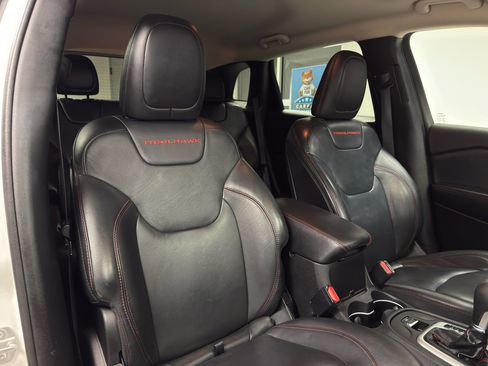 Used 2016 Jeep Cherokee Trailhawk w/ Leather Interior Group image 12