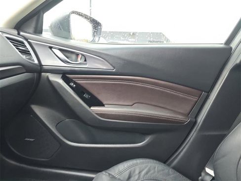 Used 2018 MAZDA MAZDA3 Grand Touring image 23