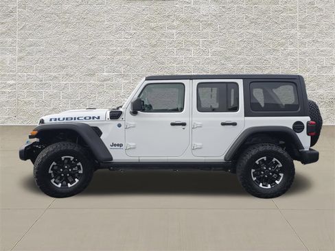 Used 2025 Jeep Wrangler Unlimited Rubicon 4xe w/ Convenience Group AWD/4WD image 4