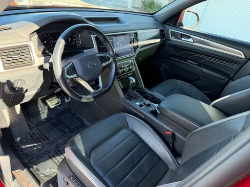 Used 2020 Volkswagen Atlas Cross Sport SEL Premium R-Line image 2