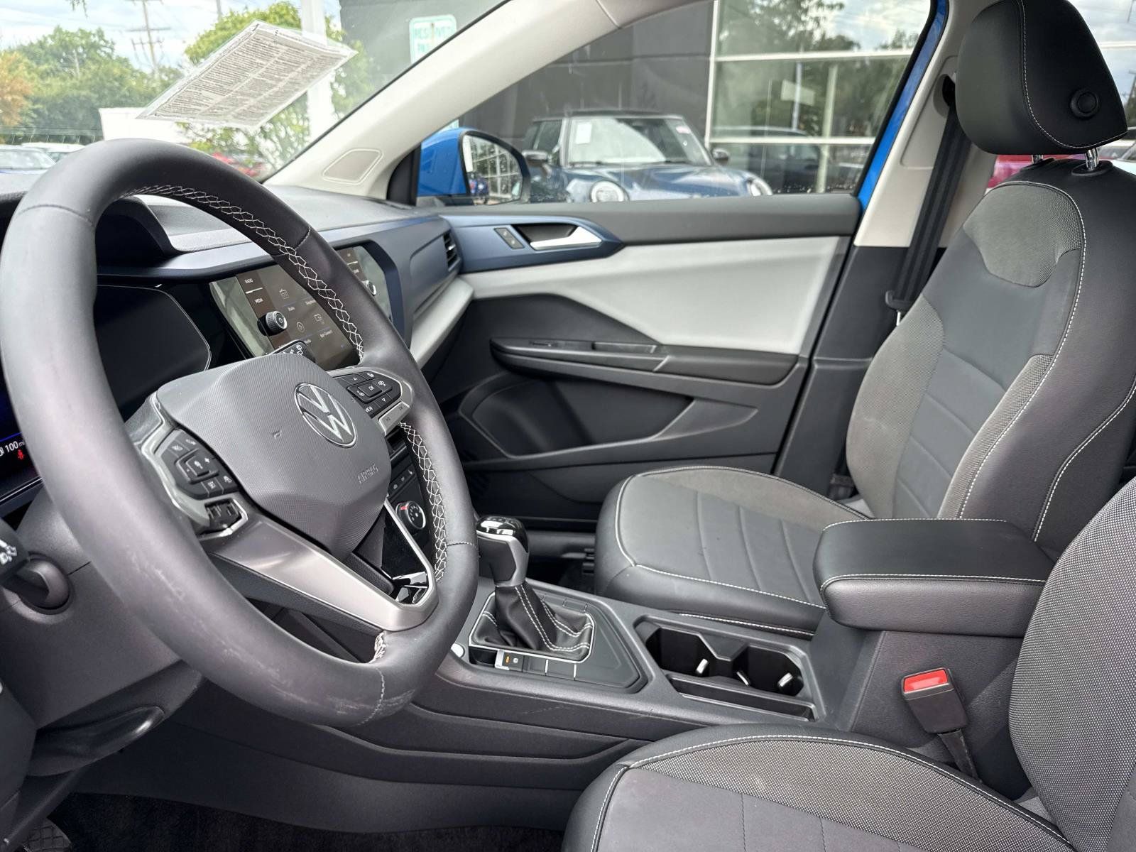 Used 2022 Volkswagen Taos SE w/ Panoramic Sunroof Package FWD image 25