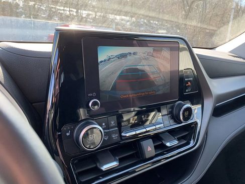 Used 2024 Toyota Highlander XLE image 26