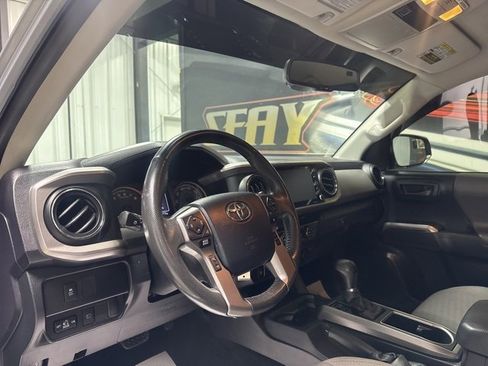 Used 2020 Toyota Tacoma SR5 w/ Technology Package image 6
