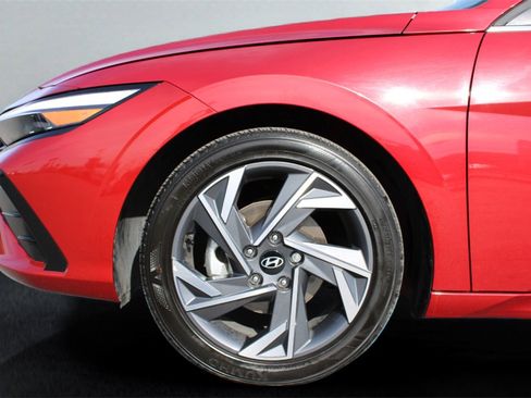 Used 2025 Hyundai Elantra SEL image 9