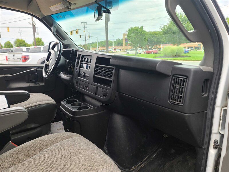 Used 2017 Chevrolet Express 2500 RWD image 12